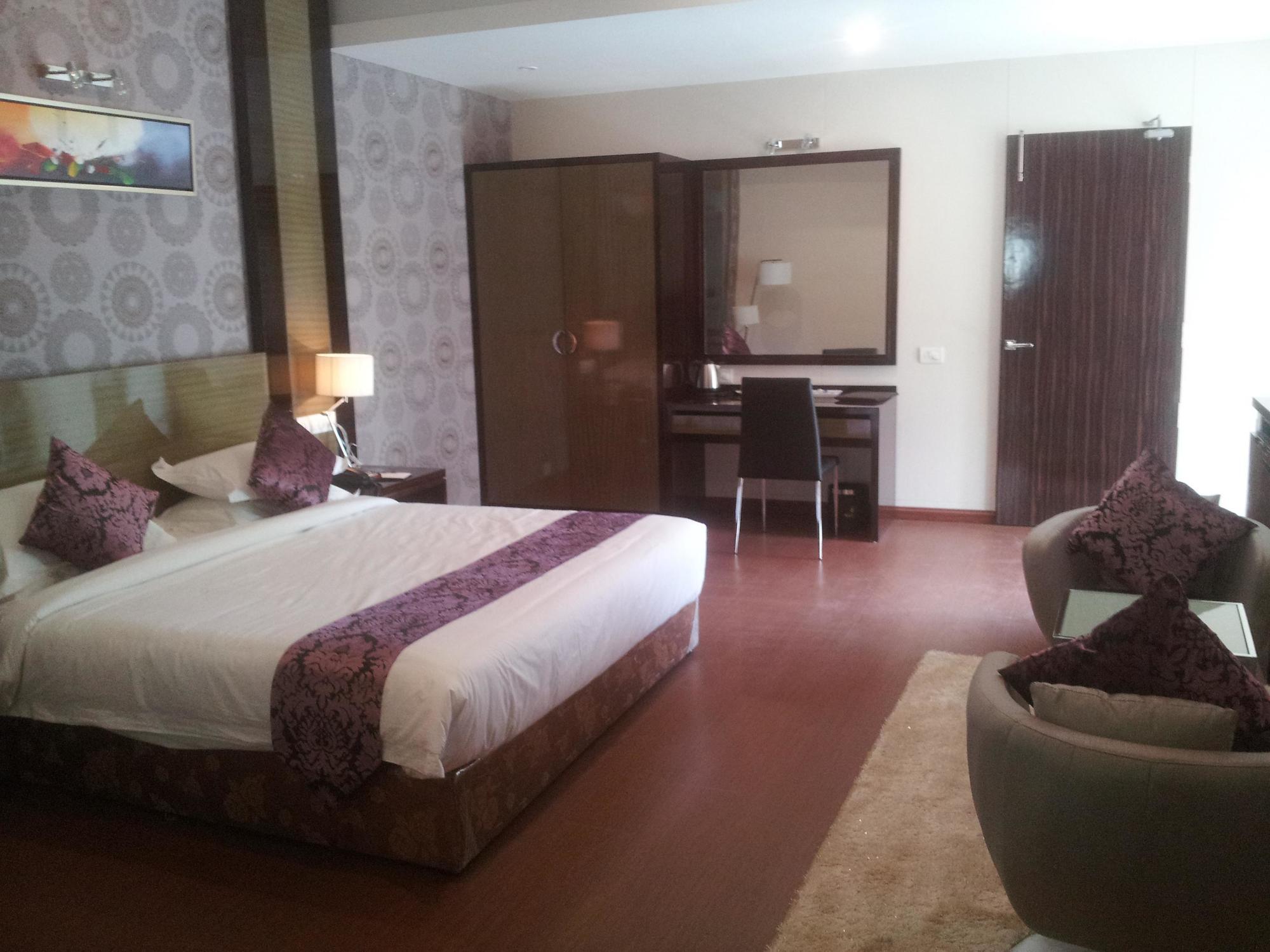 Saffron Hotel Jālna מראה חיצוני תמונה