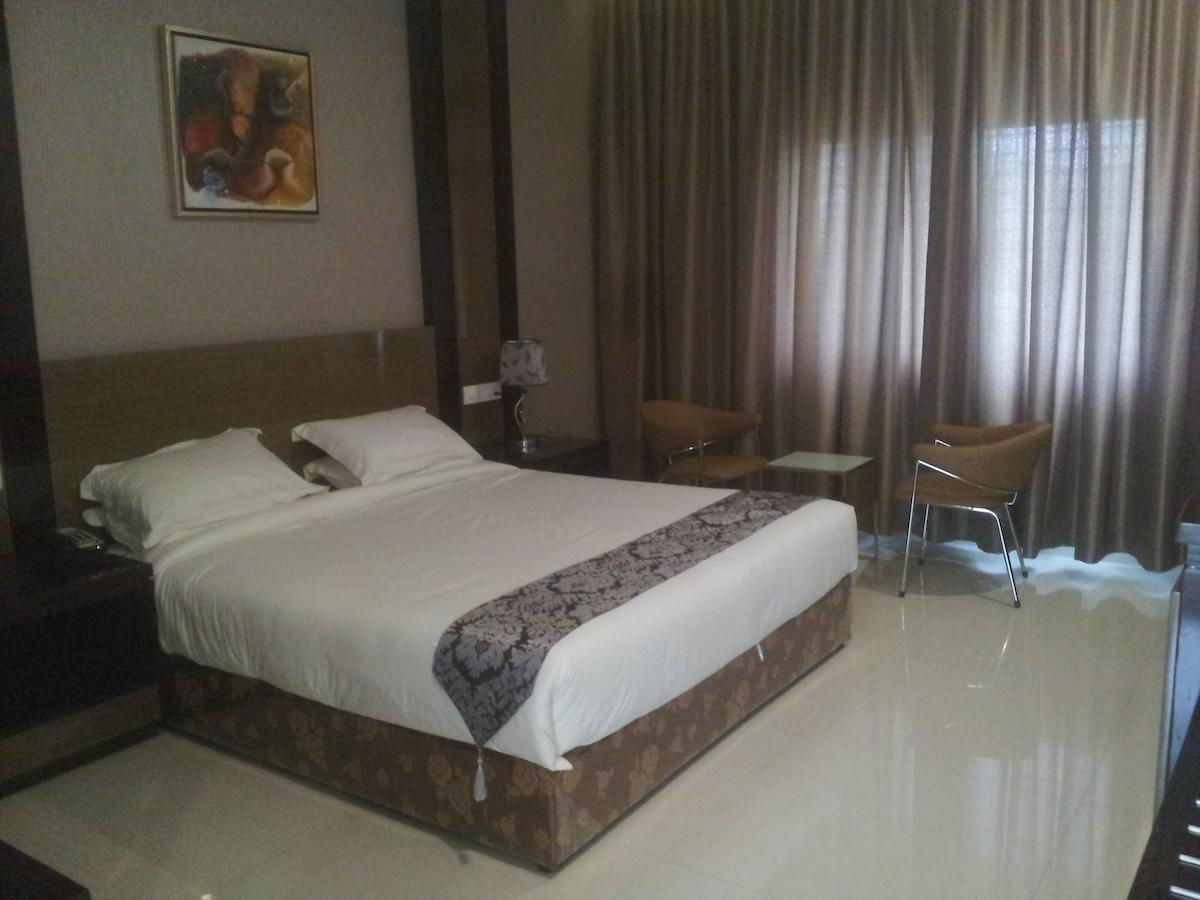 Saffron Hotel Jālna חדר תמונה