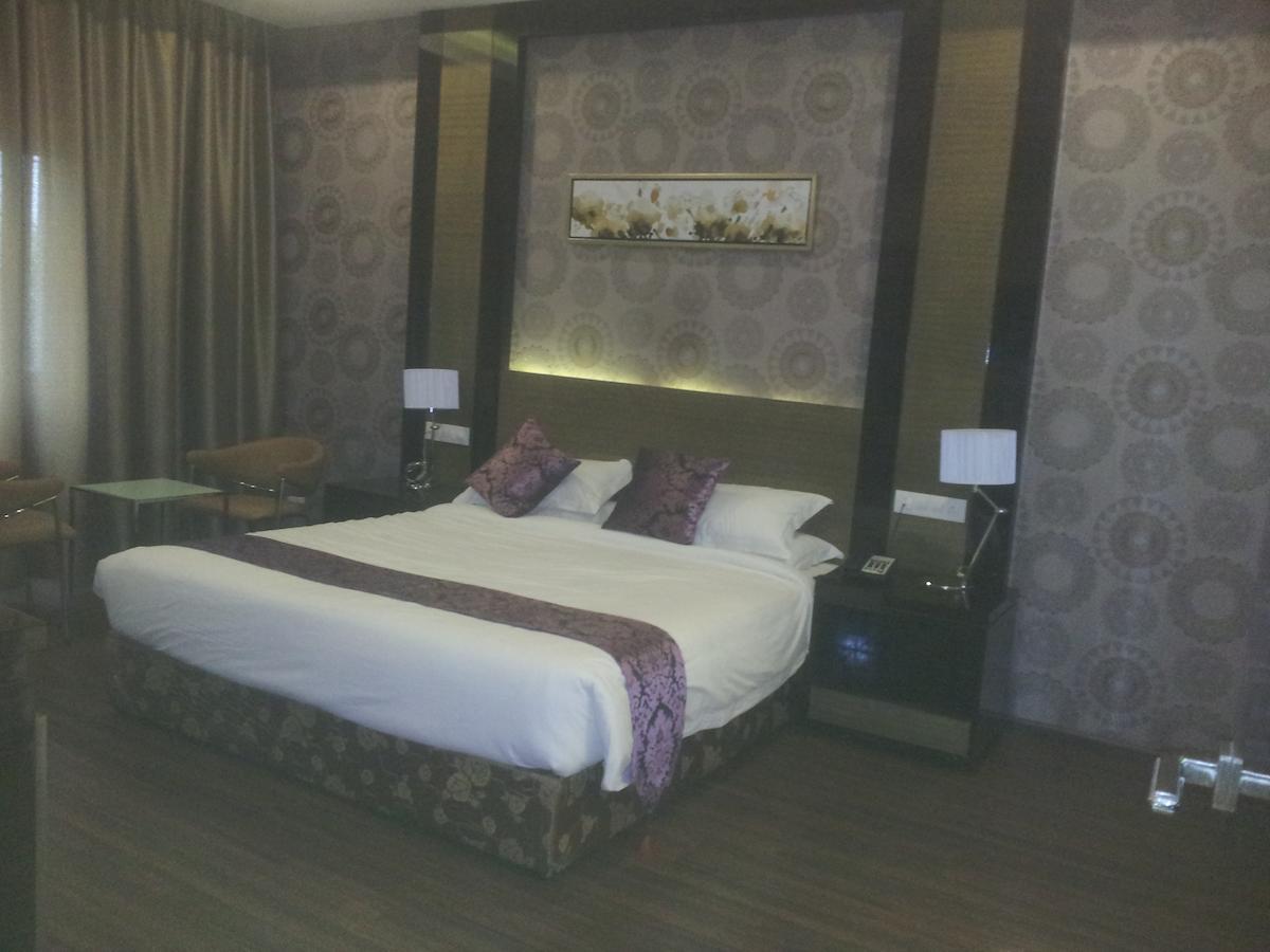 Saffron Hotel Jālna חדר תמונה